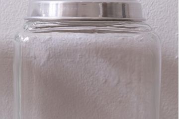 アンティーク雑貨　昭和レトロ　アルミ蓋　角型ガラスビン(ガラス瓶、キャニスター)(R-040836)