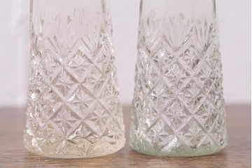 アンティーク雑貨　シャビーなガラス調味料入れ2個セット(クルエット、ソルト&ペッパー入れ)(R-040841)