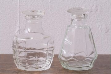アンティーク雑貨 レトロなガラス調味料入れ2個セット(醤油差し、クルエット、醤油瓶、ガラスビン)(R-040842)