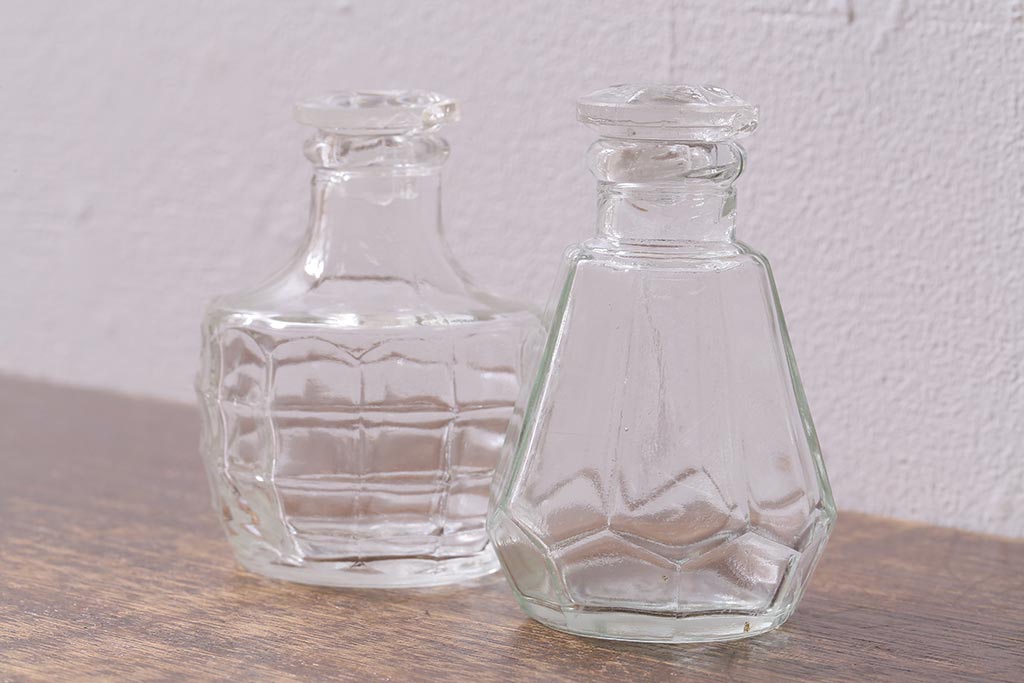 アンティーク雑貨 レトロなガラス調味料入れ2個セット(醤油差し、クルエット、醤油瓶、ガラスビン)(R-040842)