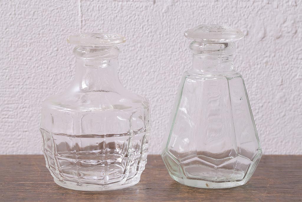 アンティーク雑貨 レトロなガラス調味料入れ2個セット(醤油差し、クルエット、醤油瓶、ガラスビン)(R-040842)