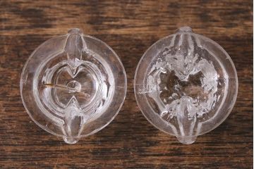 アンティーク雑貨　レトロなガラス調味料入れ2個セット(醤油差し、クルエット、醤油瓶、ガラスビン)(R-040842)