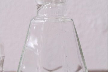 アンティーク雑貨　レトロなガラス調味料入れ2個セット(醤油差し、クルエット、醤油瓶、ガラスビン)(R-040842)