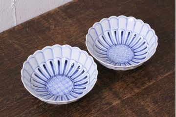 和製アンティーク　江戸期　染付　花の形が魅力的な菊図小鉢2枚セット(向付、小皿、深皿)(R-040845)