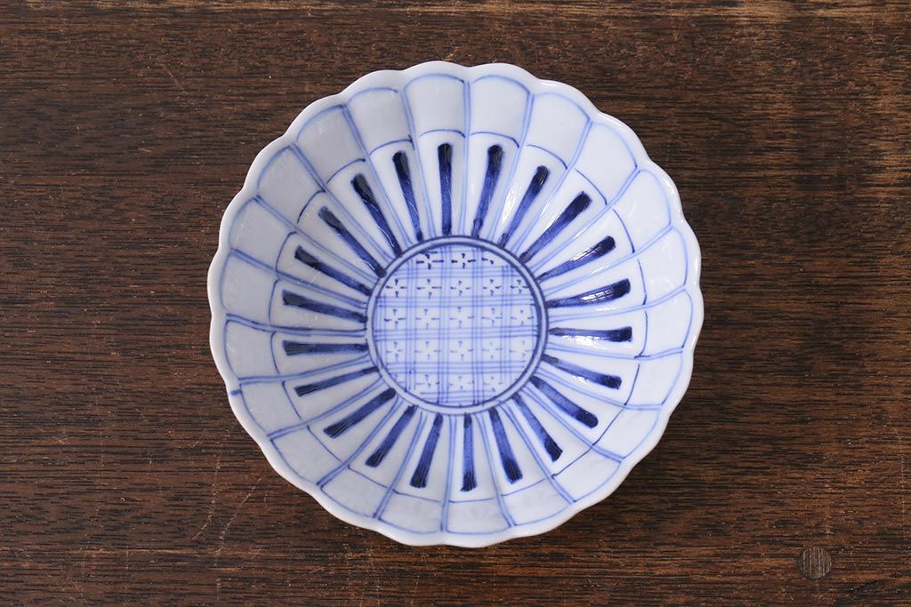 和製アンティーク　江戸期　染付　花の形が魅力的な菊図小鉢2枚セット(向付、小皿、深皿)(R-040845)