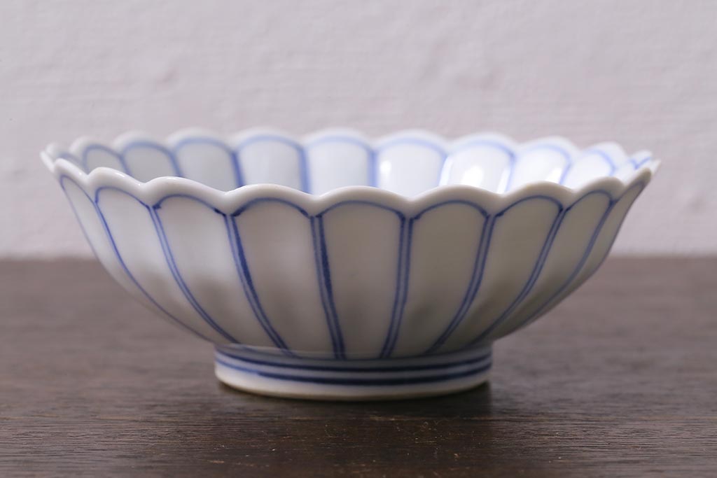 和製アンティーク　江戸期　染付　花の形が魅力的な菊図小鉢2枚セット(向付、小皿、深皿)(R-040845)