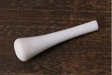 アンティーク雑貨　昭和初期　角皿付きの古い乳鉢(乳棒付き)(R-040848)