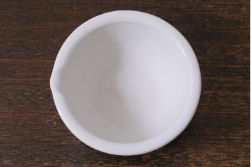 アンティーク雑貨　昭和初期　角皿付きの古い乳鉢(乳棒付き)(R-040849)