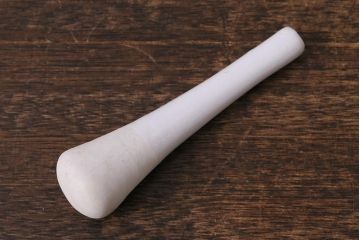 アンティーク雑貨　昭和初期　角皿付きの古い乳鉢(乳棒付き)(R-040849)