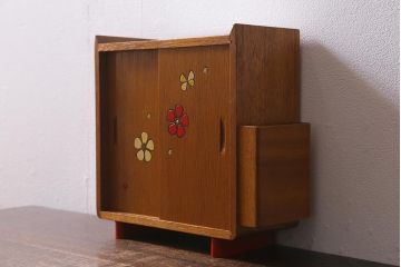 レトロ雑貨　昭和レトロ　希少　ままごと　かわいらしい木製の小さな下駄箱(おもちゃ、玩具)(R-040859)