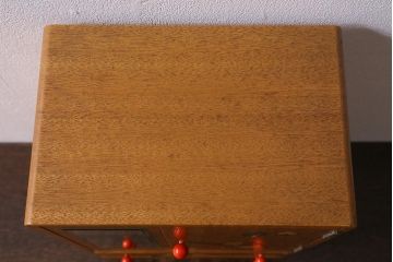 レトロ雑貨　昭和レトロ　希少　ままごと　かわいらしい木製の小さなワードローブ(おもちゃ、玩具)(R-040860)