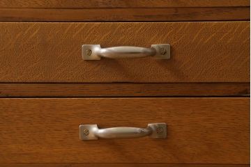 レトロ家具　昭和レトロ　昭和初期　ナラ材　温もりあふれる木製小引き出し(小物収納、サイドチェスト、引き出し)(R-040861)