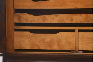 中古　えぞ民芸　えぞインテリア　衣装盆付き　収納力抜群の洋服タンス(衣装タンス)(R-040864)