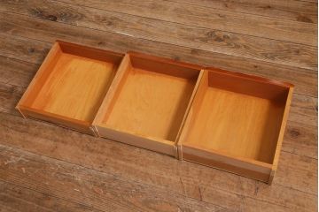 中古　伝統工芸　日光彫り　竹・梅の木　彫刻が魅力の小引き出し(卓上収納、小物収納)(R-040883)