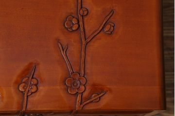 中古　伝統工芸　日光彫り　竹・梅の木　彫刻が魅力の小引き出し(卓上収納、小物収納)(R-040883)