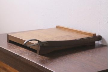 ヴィンテージ雑貨　レトロなディスプレイにもおすすめのペーパーカッター(裁断機、ビンテージ)(R-040884)
