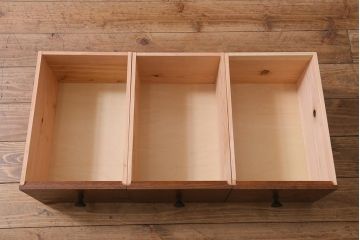 ラフジュ工房オリジナル　古材リメイク家具　引き出し付きパタパタ扉の収納棚(キャビネット、下駄箱)(R-040886)