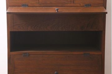 ラフジュ工房オリジナル　古材リメイク家具　引き出し付きパタパタ扉の収納棚(キャビネット、下駄箱)(R-040886)