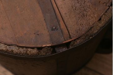 アンティーク雑貨　和製アンティーク　古民具　大黒天の刻印入りの一斗升(一斗マス)(R-040892)