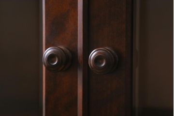 中古　北海道民芸家具　#115　和洋折衷のお部屋におすすめなブックケース(本箱、収納棚、戸棚)(R-040893)