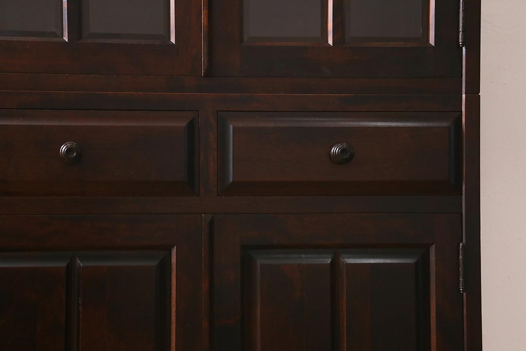 中古　北海道民芸家具　HM165K　高級感が漂う食器棚(カップボード、キャビネット)(定価約43万円)(R-040894)