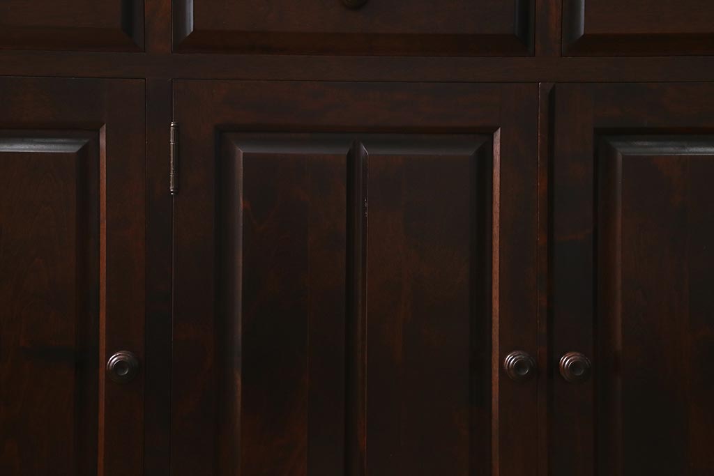 中古　北海道民芸家具　HM165K　高級感が漂う食器棚(カップボード、キャビネット)(定価約43万円)(R-040894)