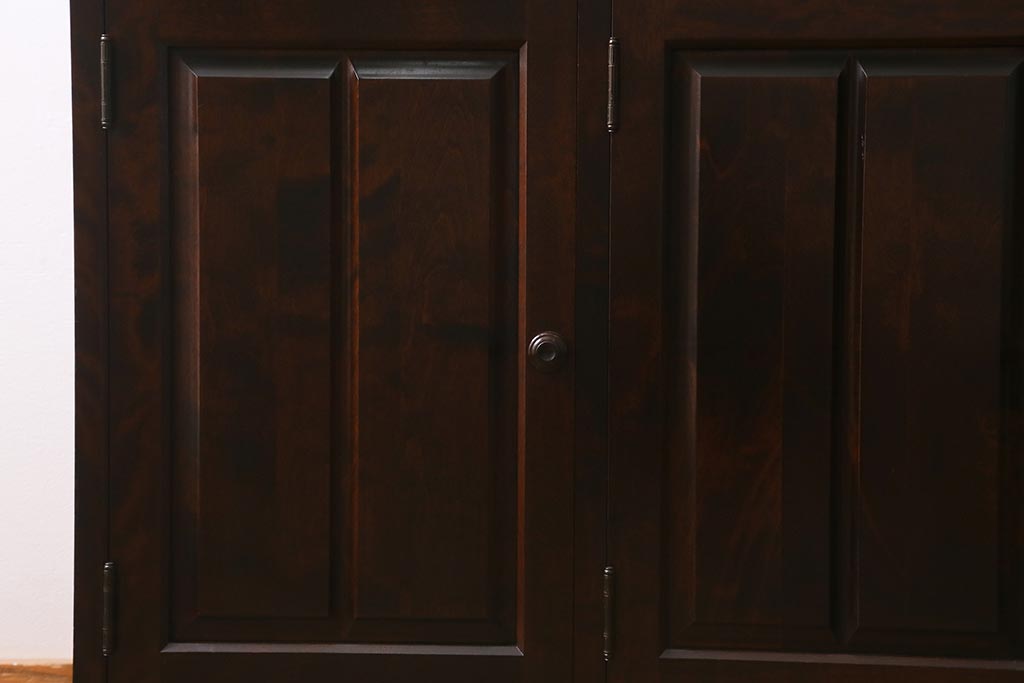 中古　北海道民芸家具　HM165K　高級感が漂う食器棚(カップボード、キャビネット)(定価約43万円)(R-040894)