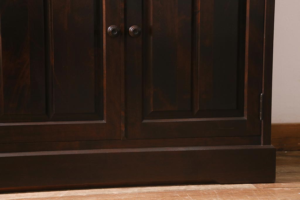 中古　北海道民芸家具　HM165K　高級感が漂う食器棚(カップボード、キャビネット)(定価約43万円)(R-040894)