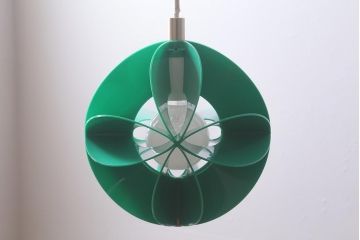 ビンテージ照明　松下電工(ナショナル)　レトロポップなプラスチックシェードの天井照明(ペンダントライト)(R-040898)