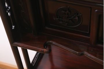 中古　民芸家具　昭和後期　唐木材　繊細な意匠が施された飾り棚(茶棚、戸棚、収納棚)(R-040902)