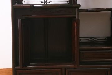 中古　民芸家具　昭和後期　唐木材　繊細な意匠が施された飾り棚(茶棚、戸棚、収納棚)(R-040902)