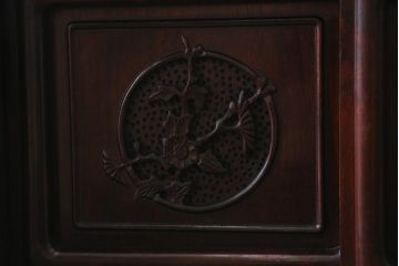 中古　民芸家具　昭和後期　唐木材　繊細な意匠が施された飾り棚(茶棚、戸棚、収納棚)(R-040902)