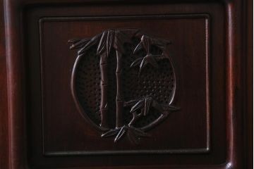 中古　民芸家具　昭和後期　唐木材　繊細な意匠が施された飾り棚(茶棚、戸棚、収納棚)(R-040902)