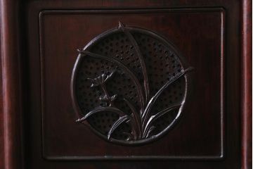中古　民芸家具　昭和後期　唐木材　繊細な意匠が施された飾り棚(茶棚、戸棚、収納棚)(R-040902)