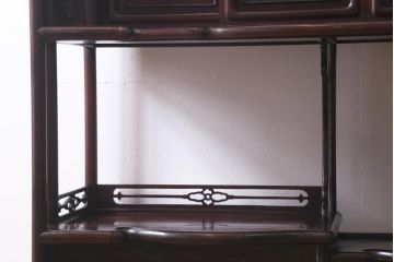 中古　民芸家具　昭和後期　唐木材　繊細な意匠が施された飾り棚(茶棚、戸棚、収納棚)(R-040902)