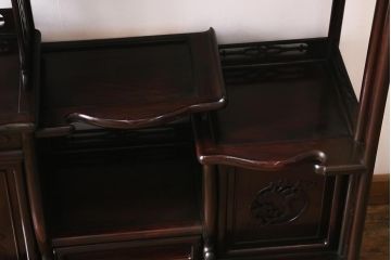 中古　民芸家具　昭和後期　唐木材　繊細な意匠が施された飾り棚(茶棚、戸棚、収納棚)(R-040902)