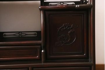 中古　民芸家具　昭和後期　唐木材　繊細な意匠が施された飾り棚(茶棚、戸棚、収納棚)(R-040902)