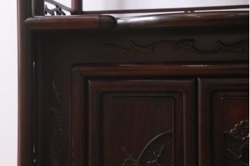 中古　民芸家具　昭和後期　唐木材　繊細な意匠が施された飾り棚(茶棚、戸棚、収納棚)(R-040902)