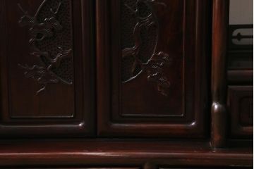中古　民芸家具　昭和後期　唐木材　繊細な意匠が施された飾り棚(茶棚、戸棚、収納棚)(R-040902)