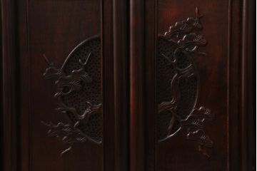 中古　民芸家具　昭和後期　唐木材　繊細な意匠が施された飾り棚(茶棚、戸棚、収納棚)(R-040902)