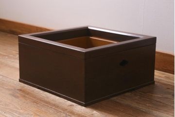 レトロ雑貨　指物家具　昭和後期　五徳付き　桑材　シンプルなデザインの木製角火鉢(箱火鉢、茶道具)(R-040907)