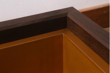 レトロ雑貨　指物家具　昭和後期　五徳付き　桑材　シンプルなデザインの木製角火鉢(箱火鉢、茶道具)(R-040907)