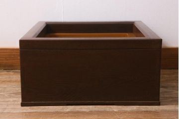 レトロ雑貨　指物家具　昭和後期　五徳付き　桑材　シンプルなデザインの木製角火鉢(箱火鉢、茶道具)(R-040907)