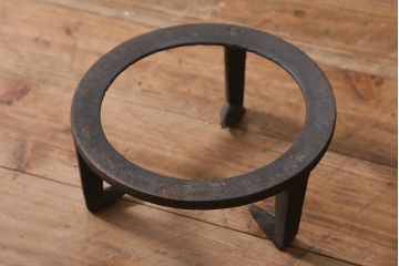 レトロ雑貨　指物家具　昭和後期　五徳付き　桑材　シンプルなデザインの木製角火鉢(箱火鉢、茶道具)(R-040907)