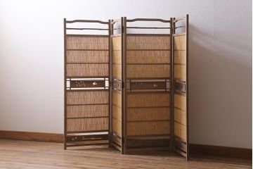 ビンテージ家具　透かしの意匠が風情あふれる四連折り畳み式パーテーション(衝立、仕切り)(R-040908)