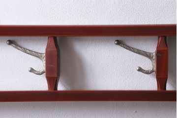 アンティーク家具　春慶塗　和風インテリアにおすすめなフック付きの便利な衣桁(着物掛け、ハンガーラック)(R-040909)