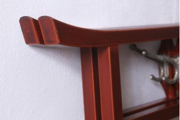アンティーク家具　春慶塗　和風インテリアにおすすめなフック付きの便利な衣桁(着物掛け、ハンガーラック)(R-040909)