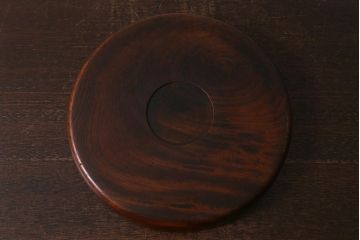 レトロ雑貨　漆塗り　杢目が美しい木製の丸盆(漆器)(R-040910)