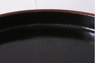 レトロ雑貨　漆塗り　杢目が美しい木製の丸盆(漆器)(R-040910)