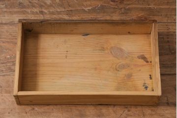 アンティーク雑貨　栓材　レトロな雰囲気が魅力の引き出し付きブックスタンド(本立て)(R-040912)